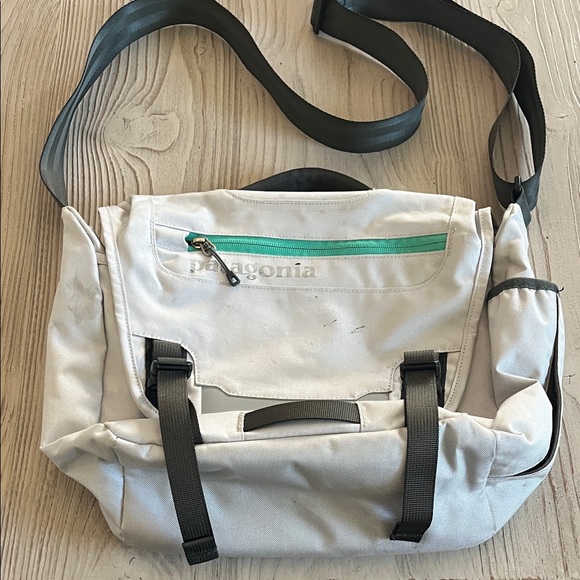 Patagonia Other - Patagonia Cream Messenger Bag with Black and Teal Accents